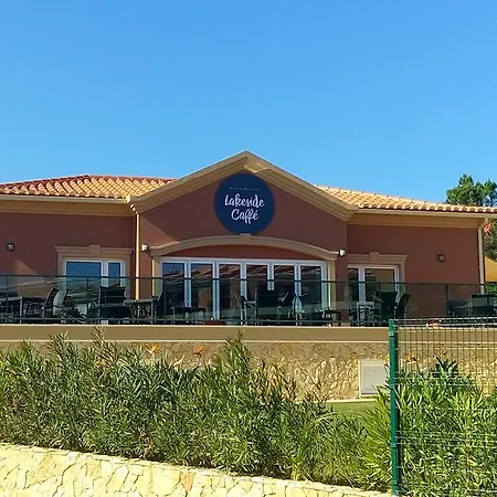 湖畔乡村俱乐部假期公寓酒店 4*