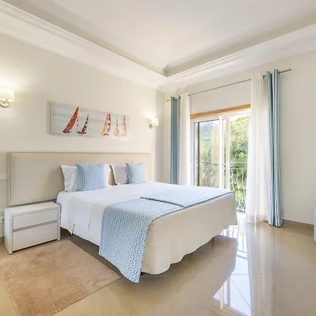 Aldeamento Turístico Lakeside Country Club - Turísticos 4*